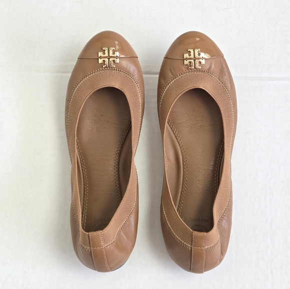 TORY BURCH Jolie Beige Patent Leather Cap-toe Gold Logo Ballet Flats Sz 6.5 M - Picture 9 of 14